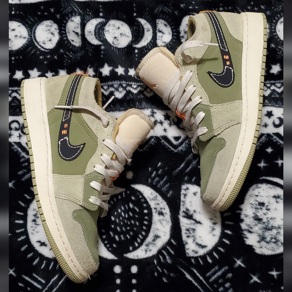 Nike Air Jordan 1 Low SE Craft in the "Sky J Light Olive" colorway. 